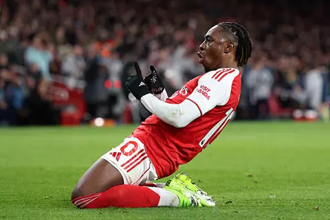 إيبيريشي إيزي يفوز بجائزة أفضل لاعب في الجولة 12 من الدوري الإنجليزي